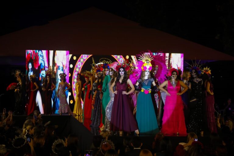 Ofrece Monterrey Festival de Catrinas en la Plaza Zaragoza