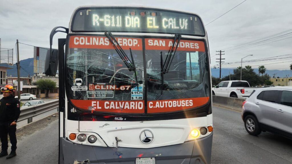 Choque entre ruta 611 y tráiler deja 10 lesionados