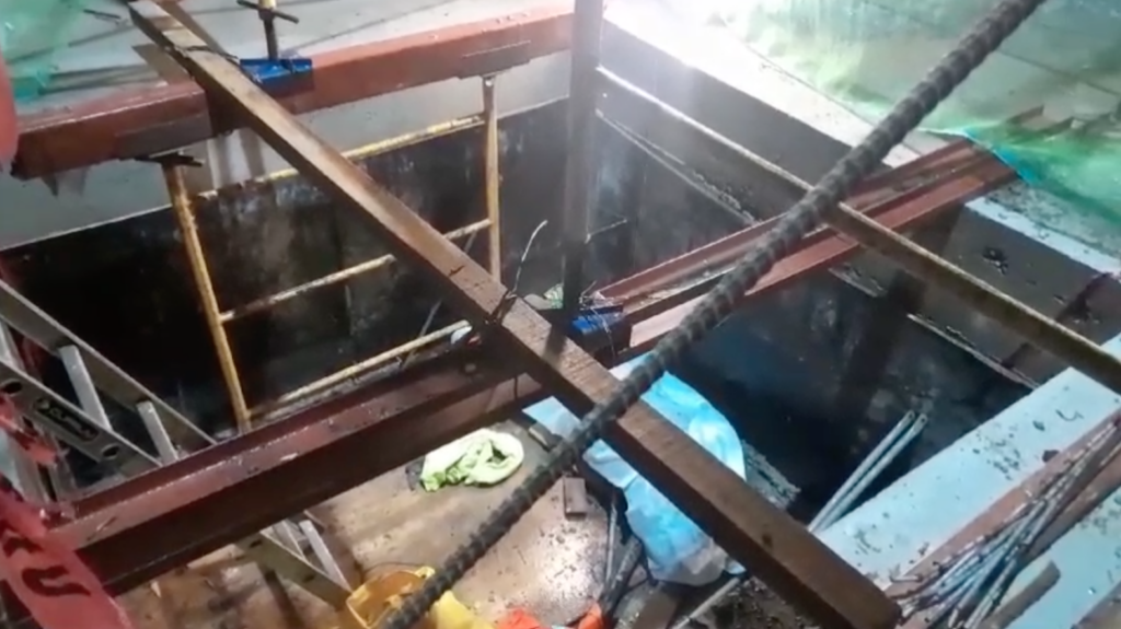 Muere trabajadora al caer 6 metros de una construcción