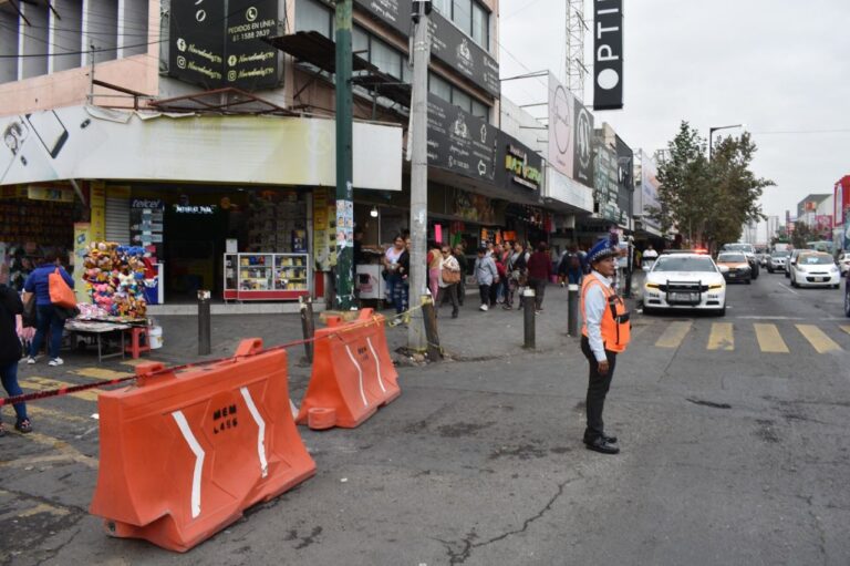 Cierran vialidad en 15 de mayo por afluencia de peatones